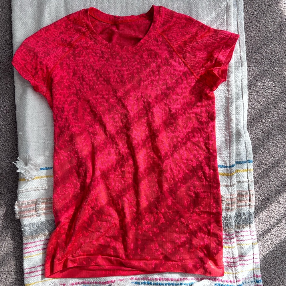 lululemon athletica Red Short Sleeve Tee